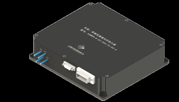 Amplificateur à fibre optique à double canal pour la communication laser spatiale